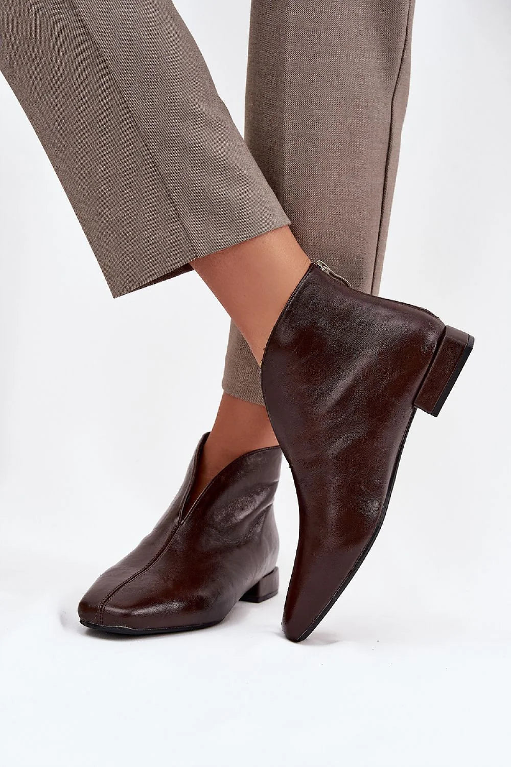 bottines femme similicuir marron chocolat cheville talonbas carré boutcarré minimaliste zippé arrière confortable élégantes intemporelles polyvalentes bureau citadine chic
