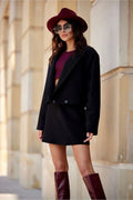 Veste blazer femme Roco Fashion, style moderne élégant, couleur noire, coupe ajustée, blazer croppé, fermeture double bouton, épaulettes, matière haute qualité, occasion semi-formelle, vestimentaire chic