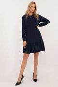 robe femme bleu marine élégante manches longues col lavallière nouée taille empire jupe volants plissée fluide légère texturée