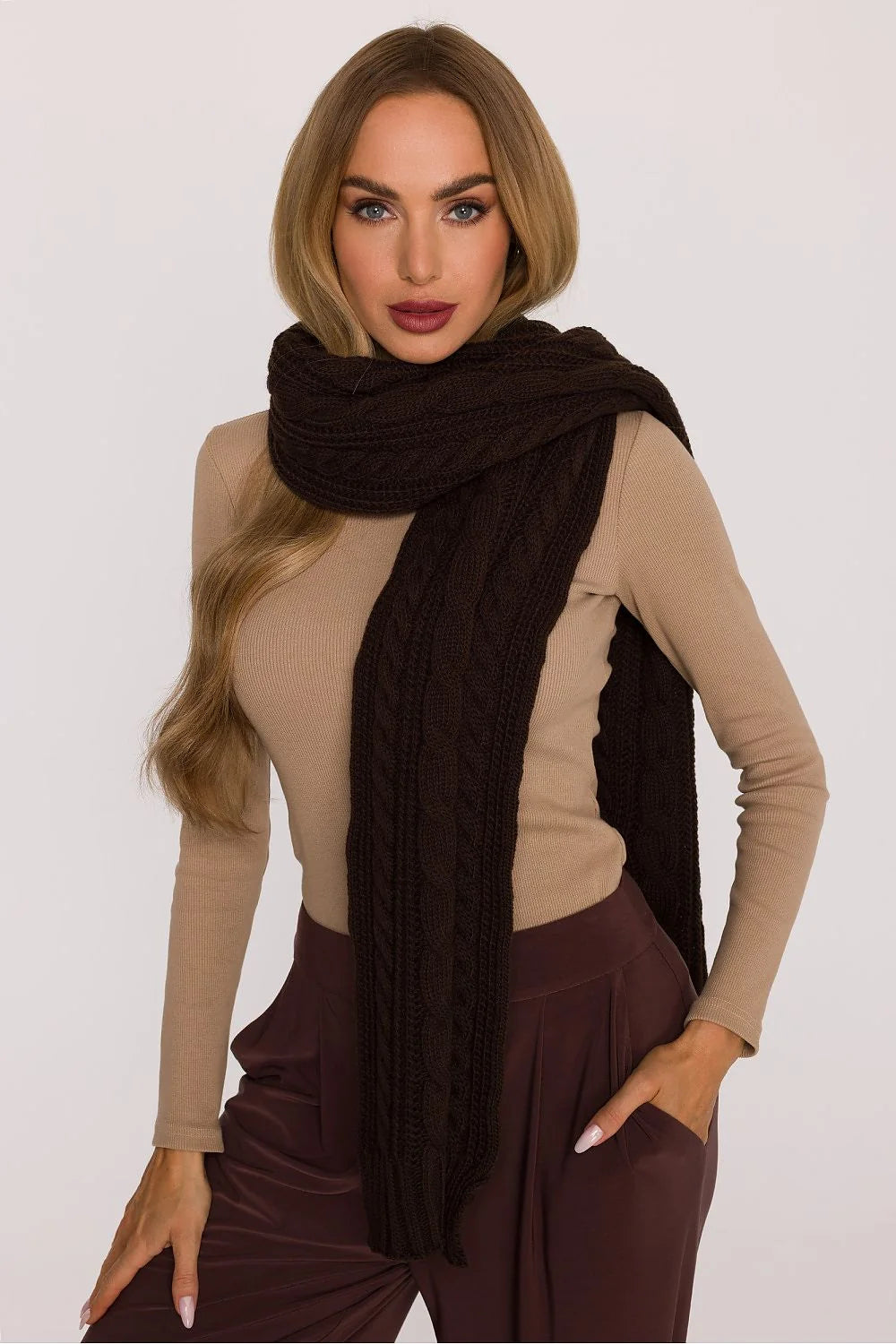 écharpe longue femme torsadée tricotée grosse maille chocolat marron foncé rectangulaire ample enveloppante douce cosy élégante chaleur acrylique nylon