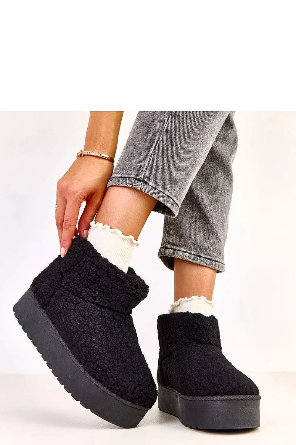 bottes neige femme fourrure synthétique mouton doublure sherpa noires bout rond plateforme 4cm semelle antidérapantes slipon rembourrées confort chaud