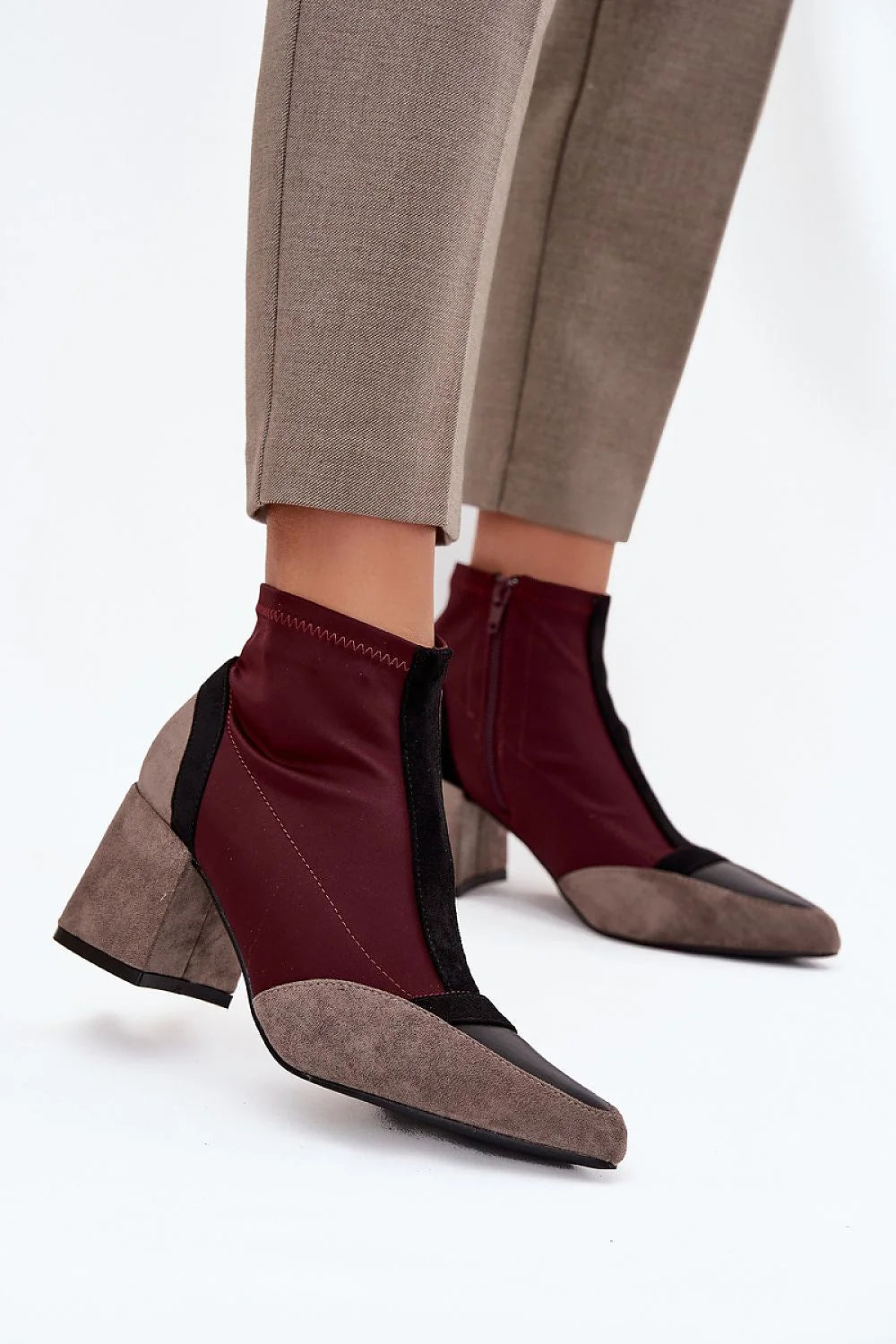 bottines femme talon bloc massif stable confortable hauteur cheville bout pointu affiné bimatière bordeaux suedine taupe galon noir fermeture laterale