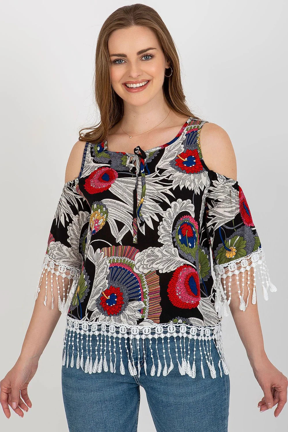 blouse femme bohème imprimé floral multicolore fond noir épaules dénudées manches mi longues dentelle franges macramé col lacet coupe ample