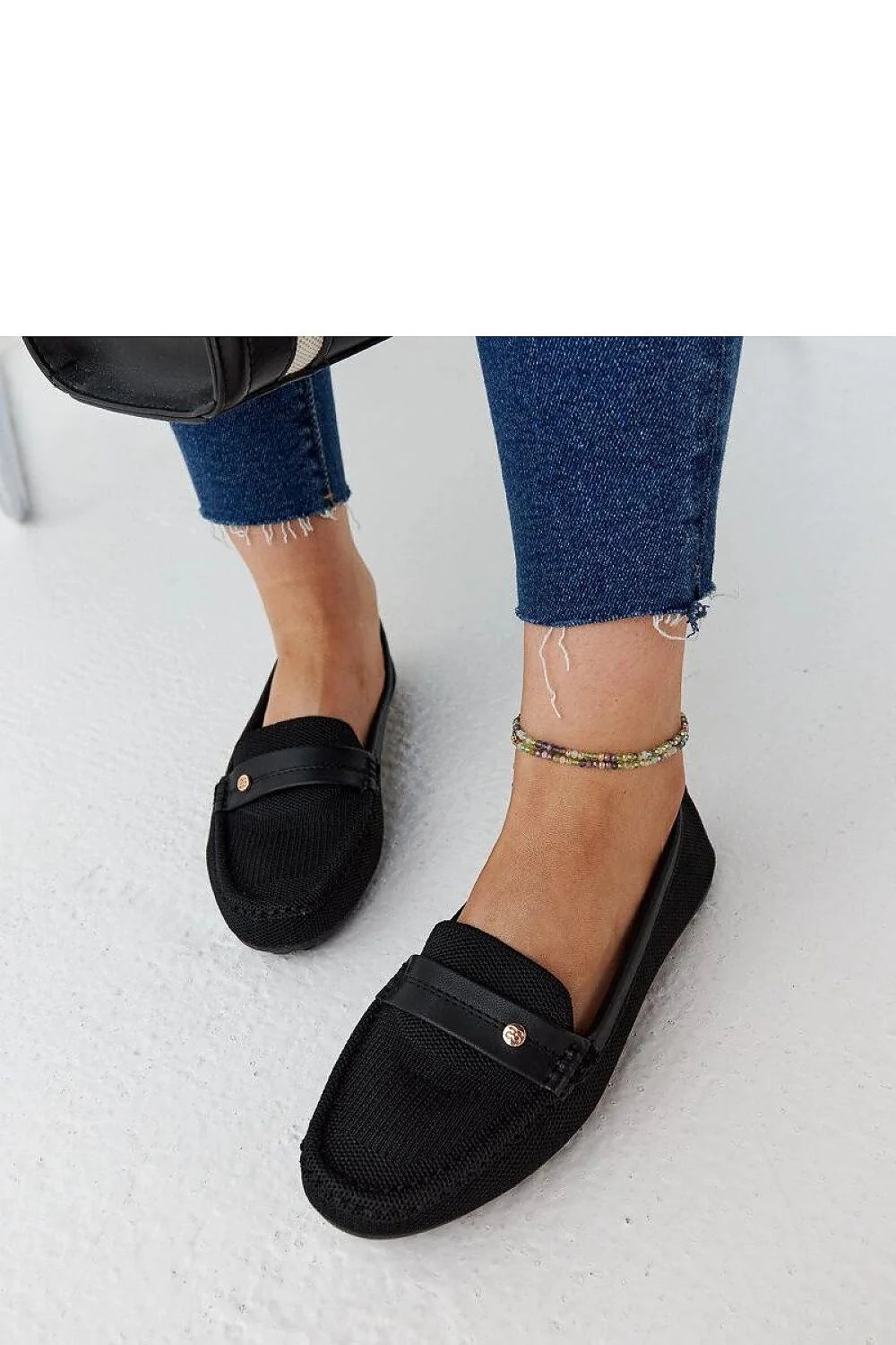 Moccasins pour femmes style décontracté moderne en tissu Fombio noir cuir bandes surpiqûres logo métallique semelle caoutchouc plate basse