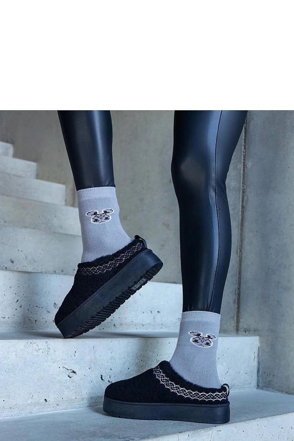 Bottes de neige Solea pour femmes, design moderne, style élégant, motif brodé Greene, couleur noire, confort optimal, semelle caoutchouc, fermeture éclair, doublure chaude, idéales pour l'hiver, look tendance, qualité supérieure