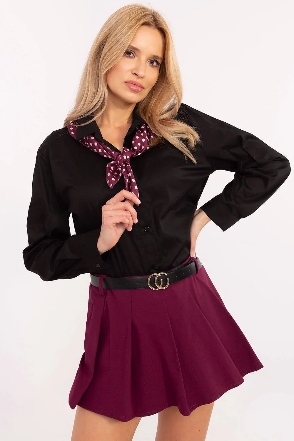 chemise manches longues col classique coton élasthanne noire femme ajustée confortable satinée boutonnée intemporelle élégante versatile sophistiquée moderne