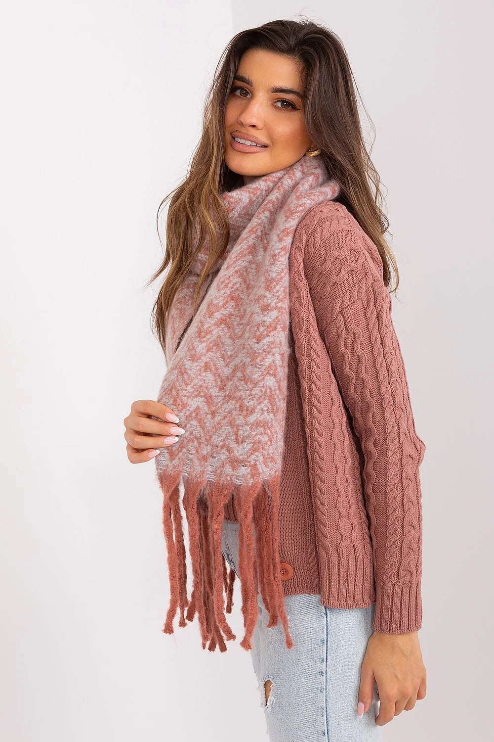 Écharpe tricotée pour femmes, design élégant, motif géométrique rose et blanc, grande taille, franges, matériau doux et chaud, hiver automne, style décontracté chic