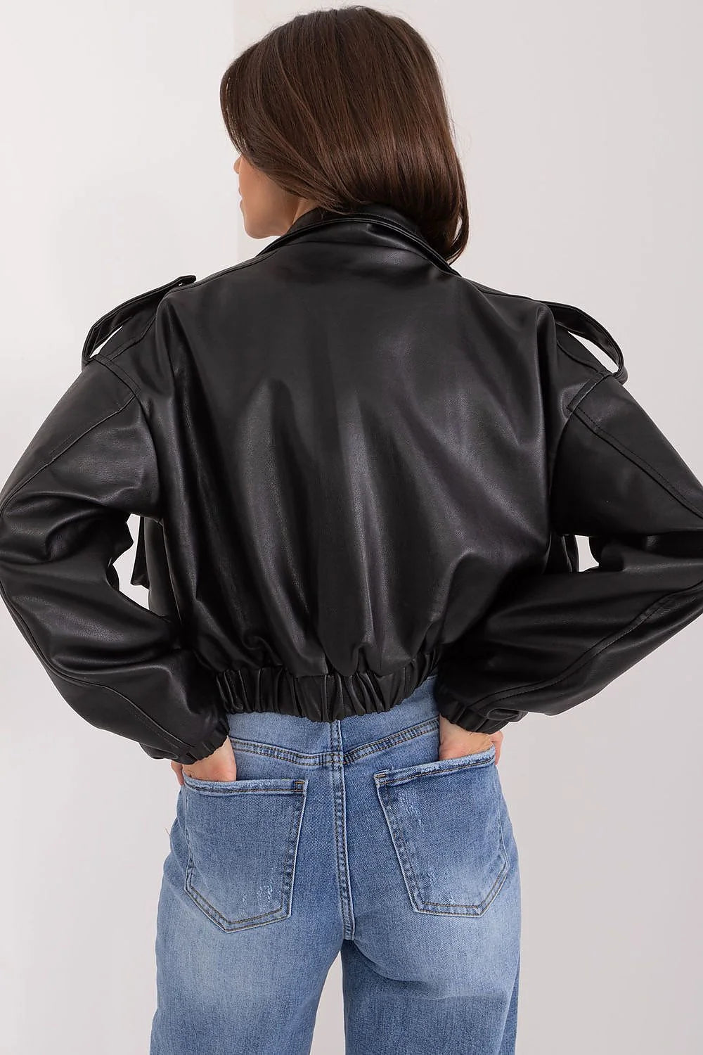 Veste pour femme en simili cuir noire style urbain-chic coupe décontractée manches longues épaulettes poches rabat