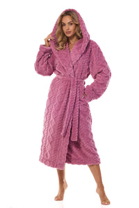 peignoir long femme microfibre pelucheuse fuchsia capuche oversize ceinture nouée poches latérales torsadé tricot manches bouffantes toucher doux