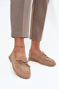 mocassins femme cuir suédé écologique beige taupe bout arrondi semelle plate gomme profilée lacets décoratifs œillets métalliques sangle