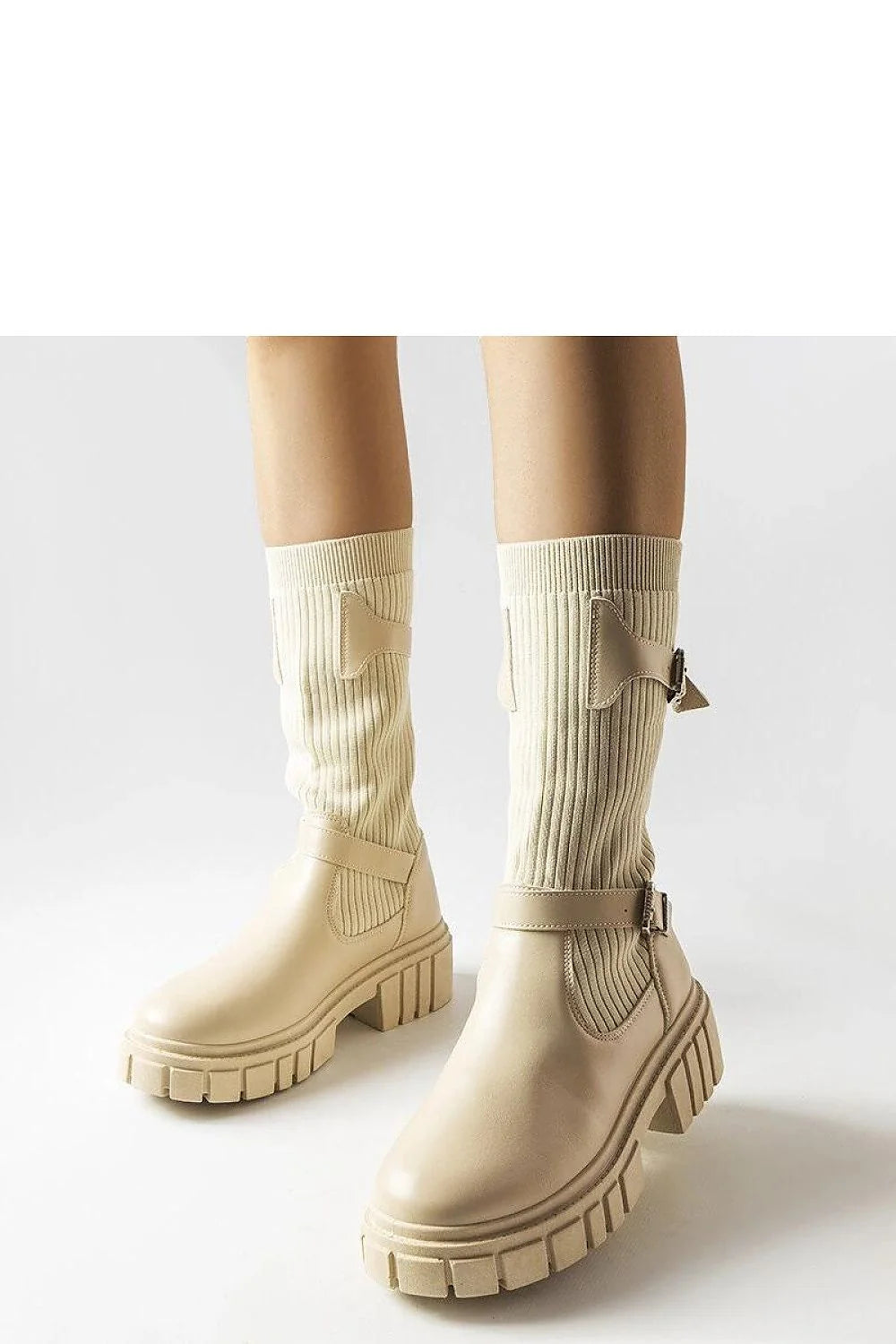 Bottes cuissardes synthétiques beige moderne semelle crantée boucle confortable style urbain femme élégante tendance