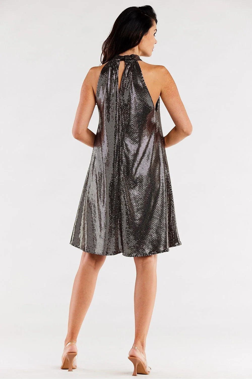Robe de soirée élégante sans manches couleur verte foncée en tissu scintillant col montant silhouette trapèze femme