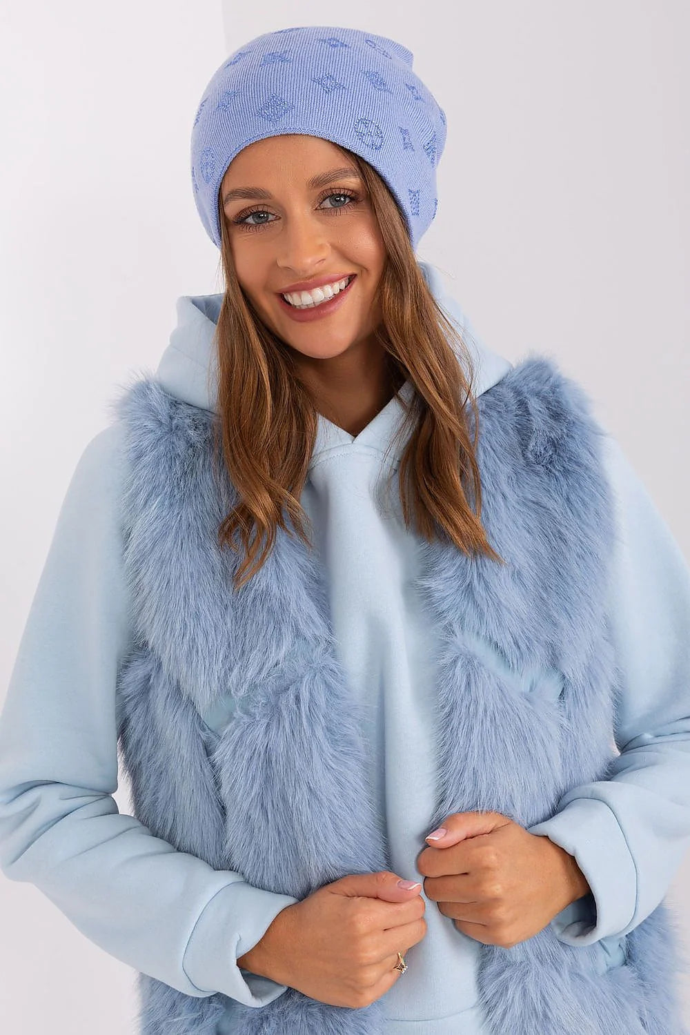 Bonnet d'hiver en cachemire pour femme, design strass, style casual, matières douces, look chic et élégant