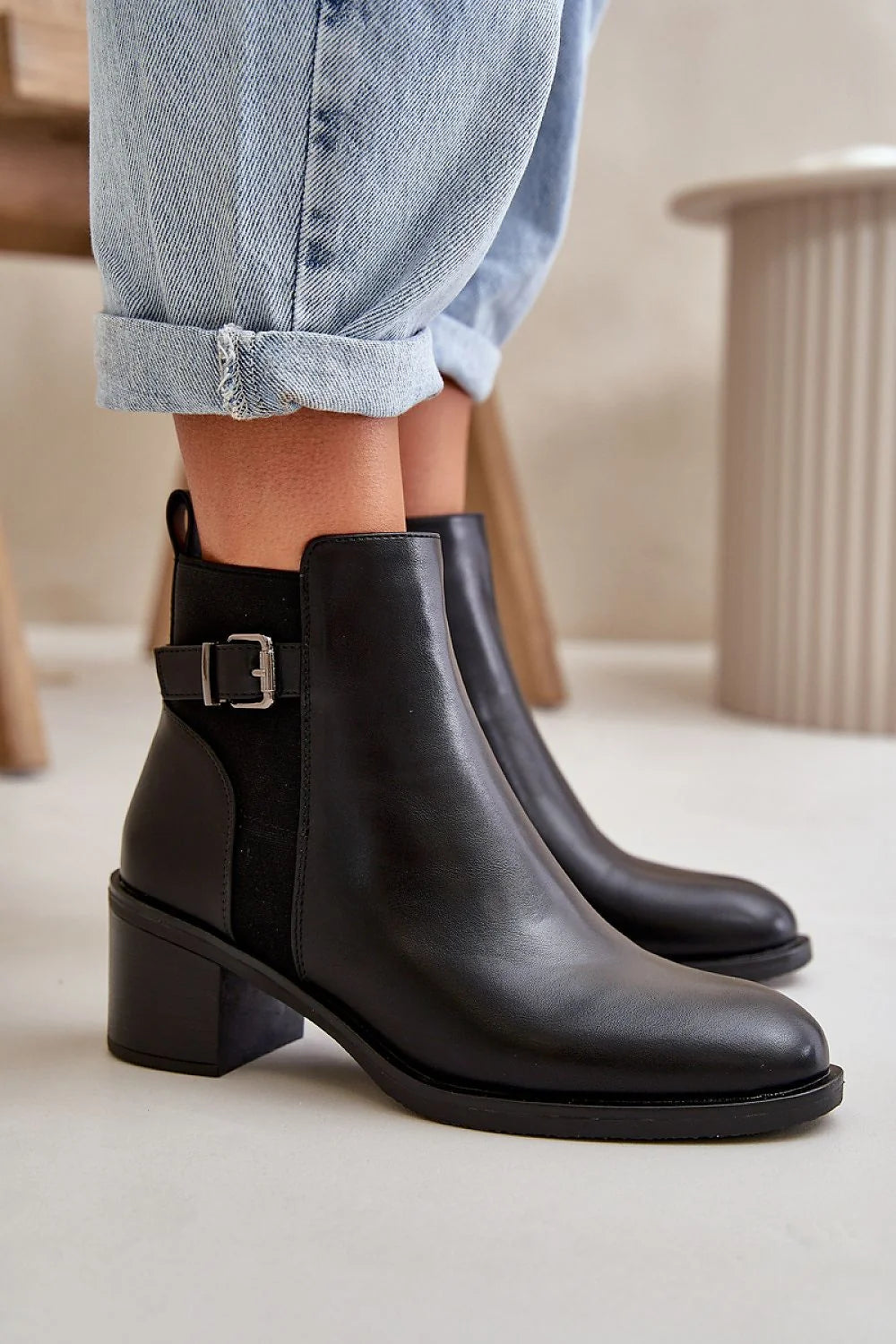 bottines talon carré 5cm cuir artificiel noir lisse chelsea cheville bout arrondi bride boucle argentée semelle caoutchouc confortable ajustable