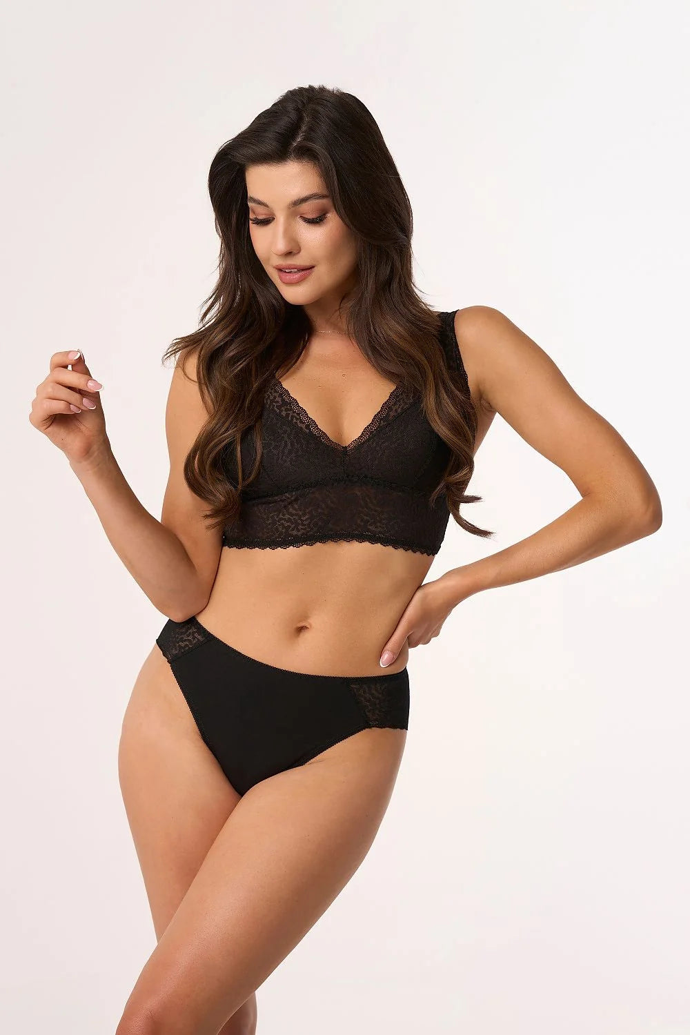 culotte brésilienne noire femme cheeky confortable coton élasthanne stretch dentelle élastique arrière mihaute microfibre respirante douce maintien sculptante élégante quotidienne