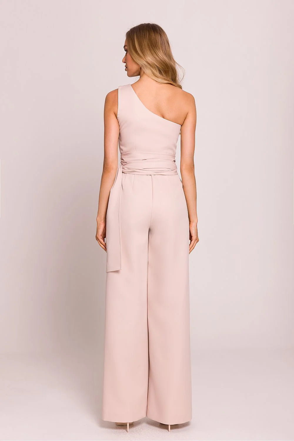 Combinaison élégante asymétrique sans manches ceinture intégrée beige pâle modernité coupe ajustée jambes évasées longueur sol women