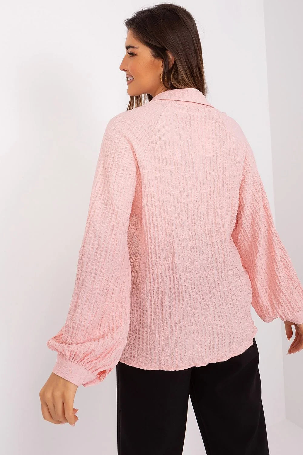 Chemisier Lakerta chemisier femme couleur rose pâle texture gaufrée polyester elastane coton manches longues ample col classique