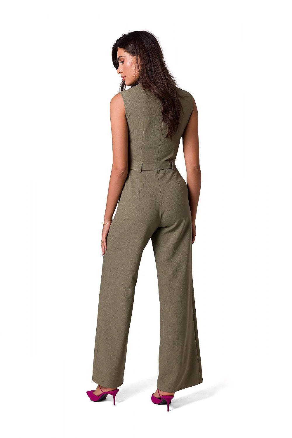 Combinaison élégante sans manches pour femme, design moderne, ceinture à nouer, poches latérales, tissu léger, couleur rose pâle, taille ajustable, occasion多様