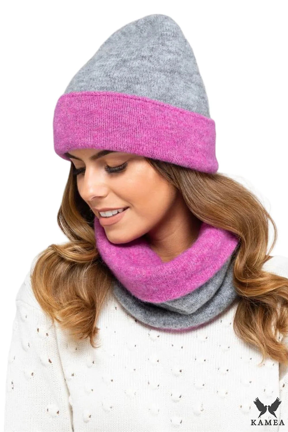 Bonnet réversible Kamea pour femme en gris et rose, ensemble avec écharpe assortie, matériau doux, 4 styles possibles, haute qualité, accessoire hiver féminin