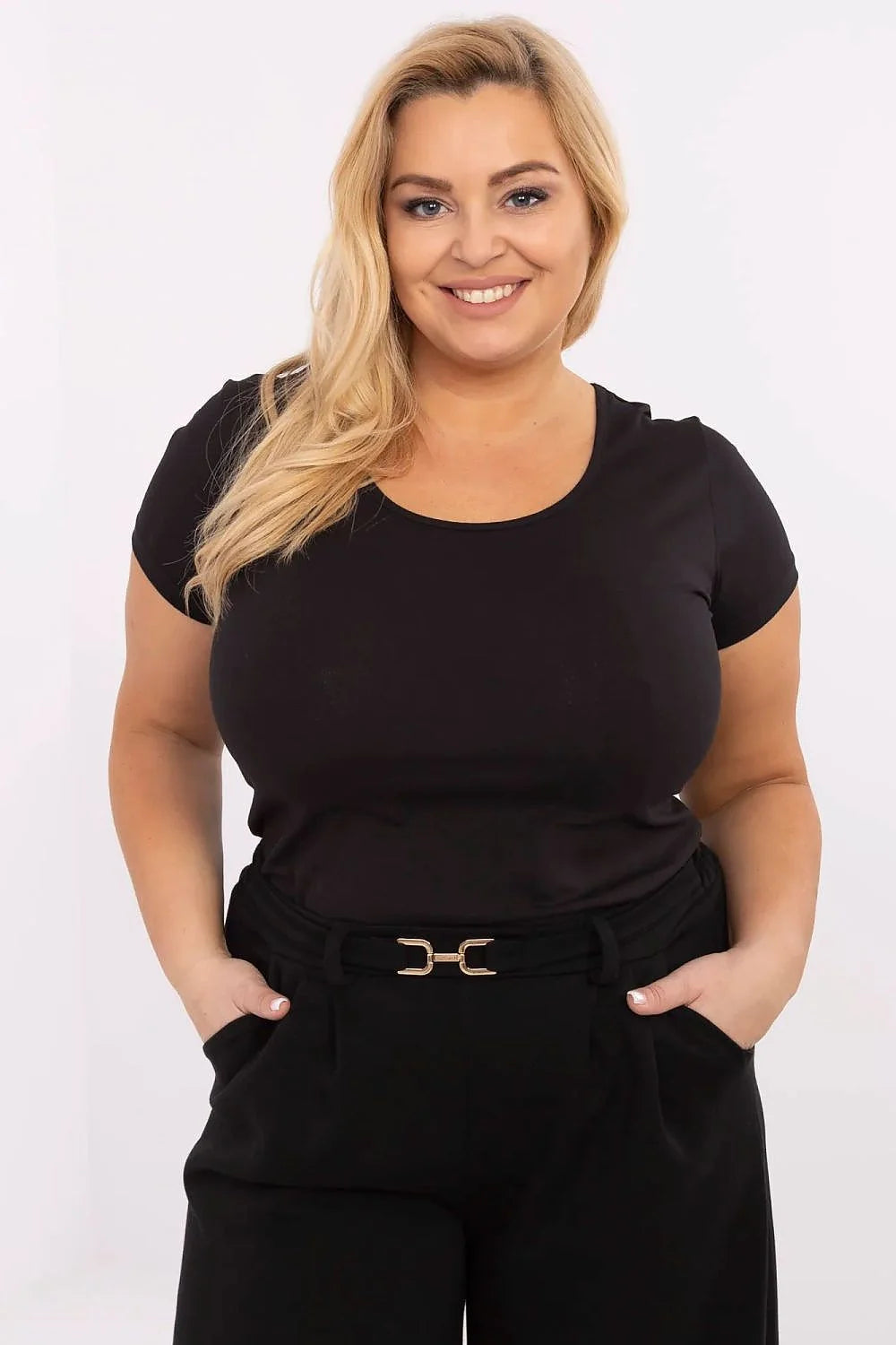 Ensemble mode féminine haut manches courtes pantalon tailleur noir ajusté confort élégance polyvalent occasion