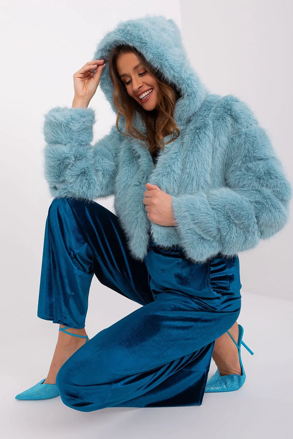 Veste en fausse fourrure bleu pastel ample col large pour femme, occasion spéciale, look sophistiqué, automne/hiver