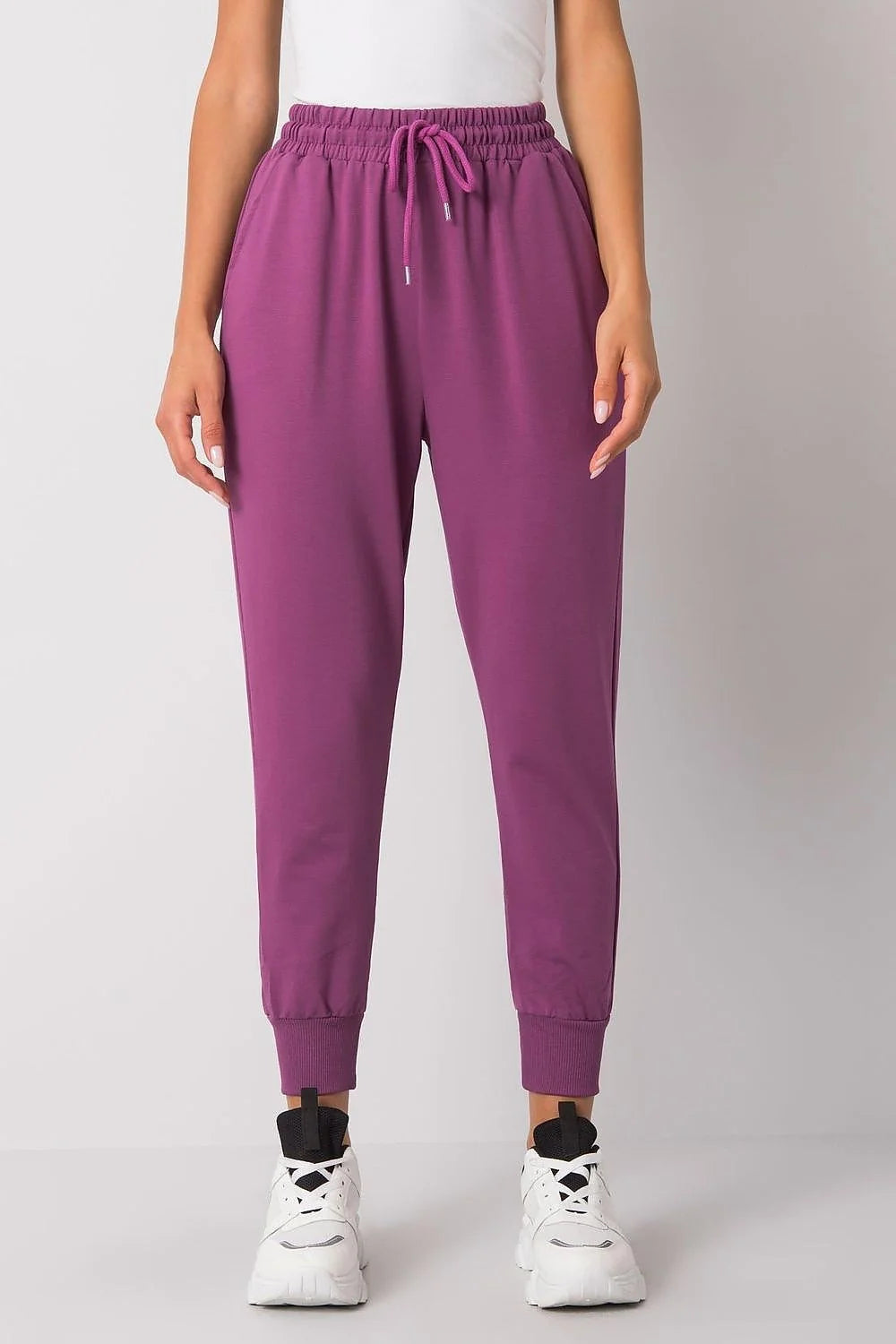 Pantalon survêtement Fancy pour femmes, style moderne, confortable, taille élastique, polyester et coton, poches latérales, finitions côtelées, occasion quotidienne, look sportswear