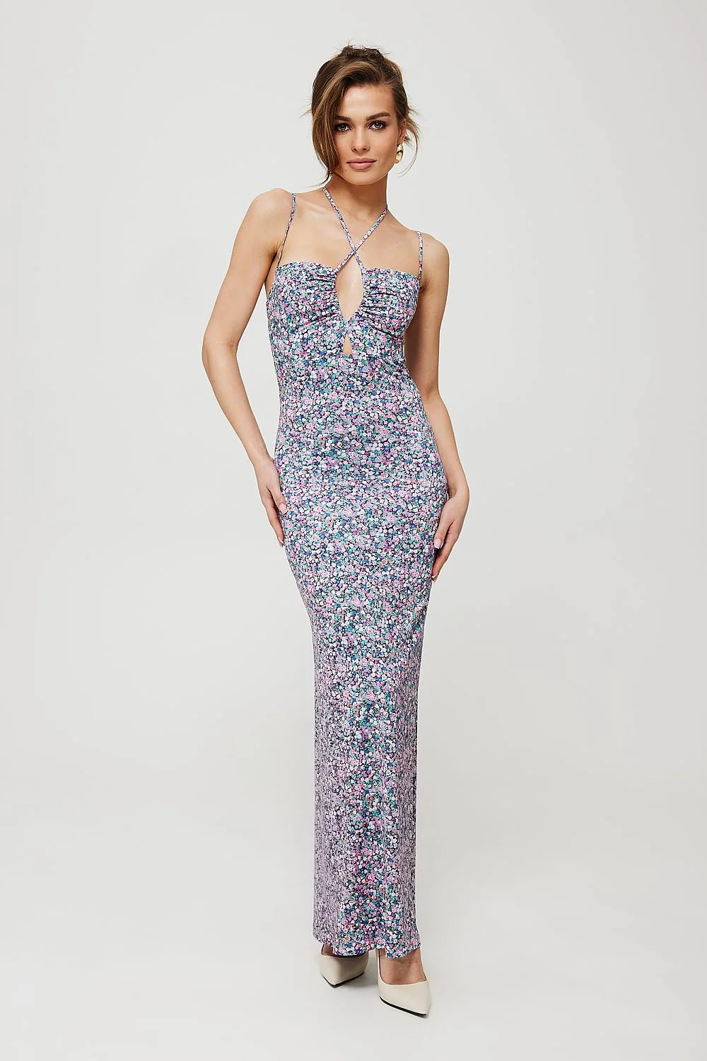 robe longue ajustée moulante Makover floral violet pastel lilas rose bleu bretelles spaghetti croisées encolure cœur ajourée tissu extensible légère