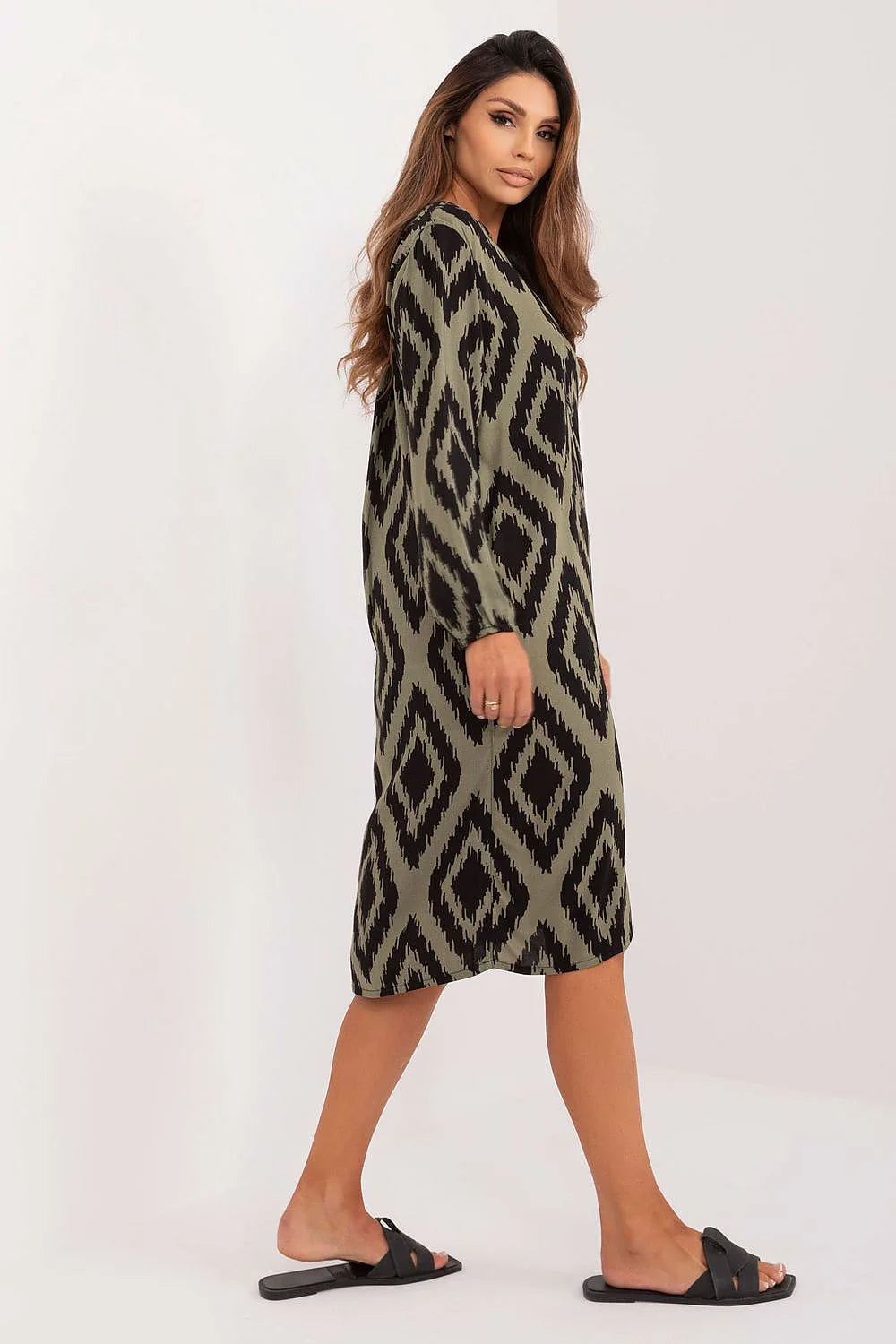 Robe Sublevel femme style décontracté motif géométrique vert kaki manches longues coupe ample col V élastiqués poignets polyvalente été hiver