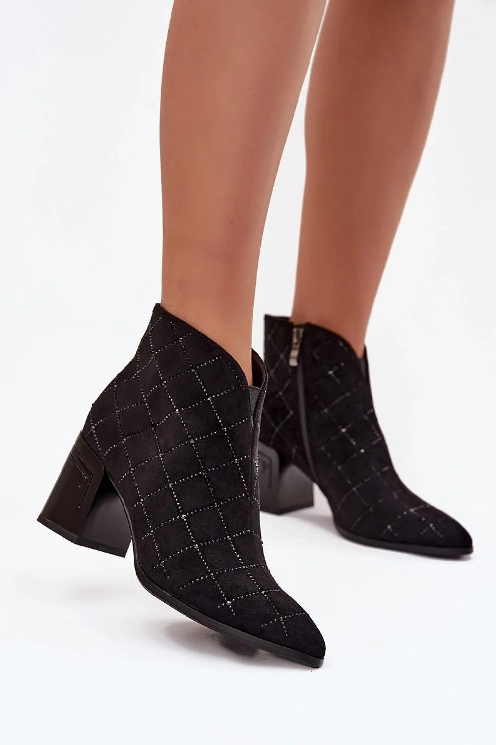 bottines suédine noire cheville talon colonne stable bout amande matelassé losanges strass scintillants fermeture zippée doublure fourrure élégante