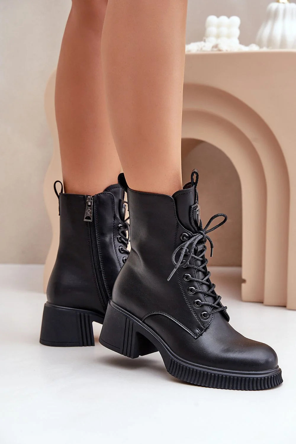 Bottines pour femmes design moderne élégant cuir synthétique noir lacets fermeture éclair talon carré stable semelle épaisse