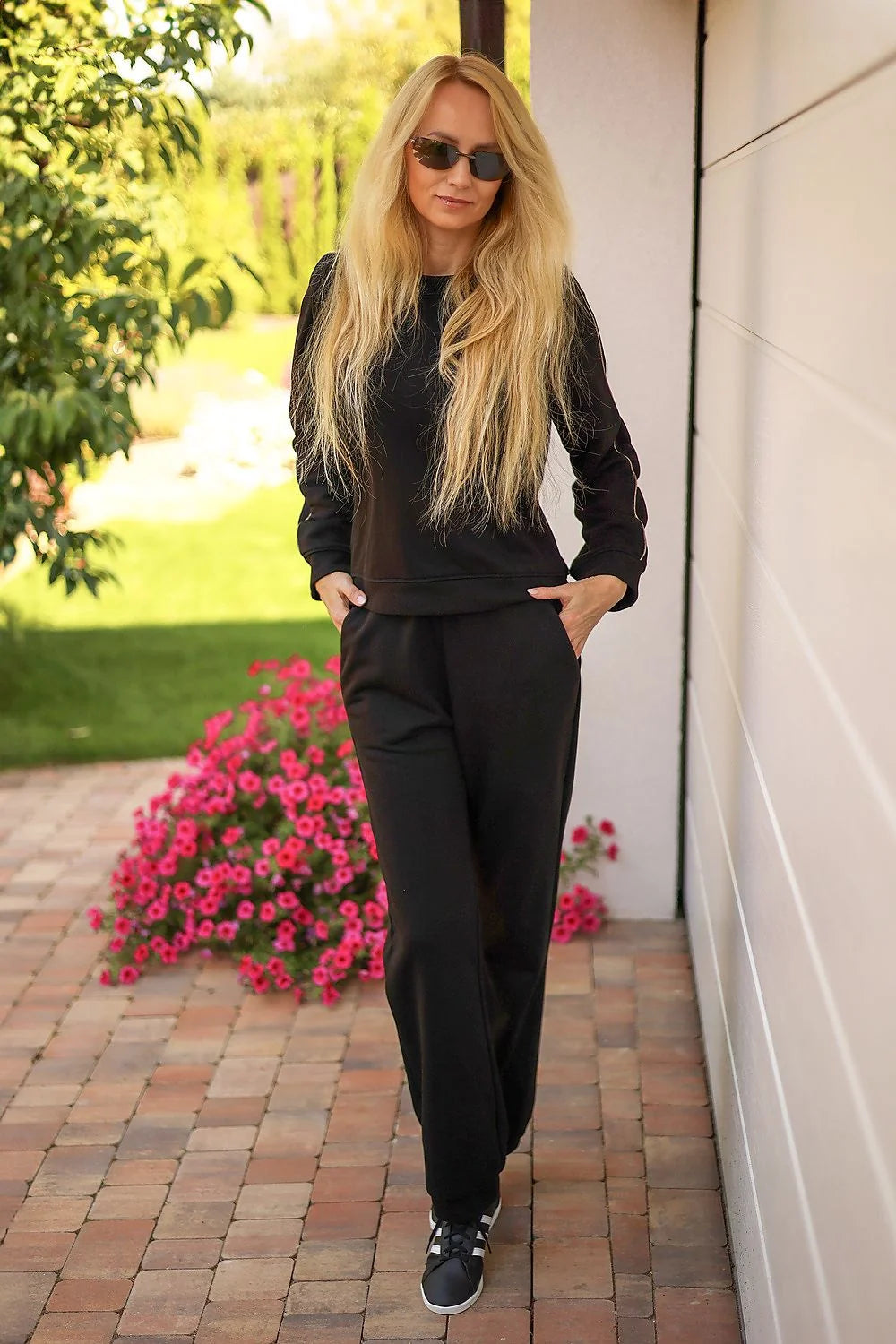 L'ensemble sportswear pour femmes élégant sweat à manches longues joggers noir look décontracté athlétique quotidien