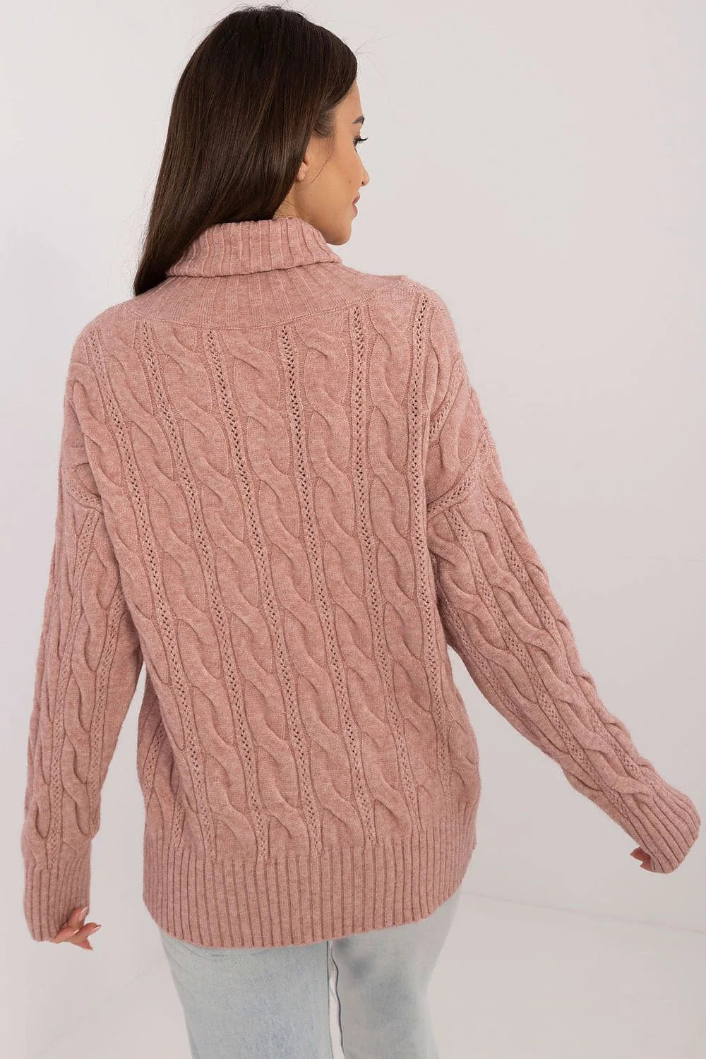 Pullover femme col roulé motifs torsadés confort style intemporel hiver matériaux doux taille généreuse finitions côtelées élégance chaud mode vêtements