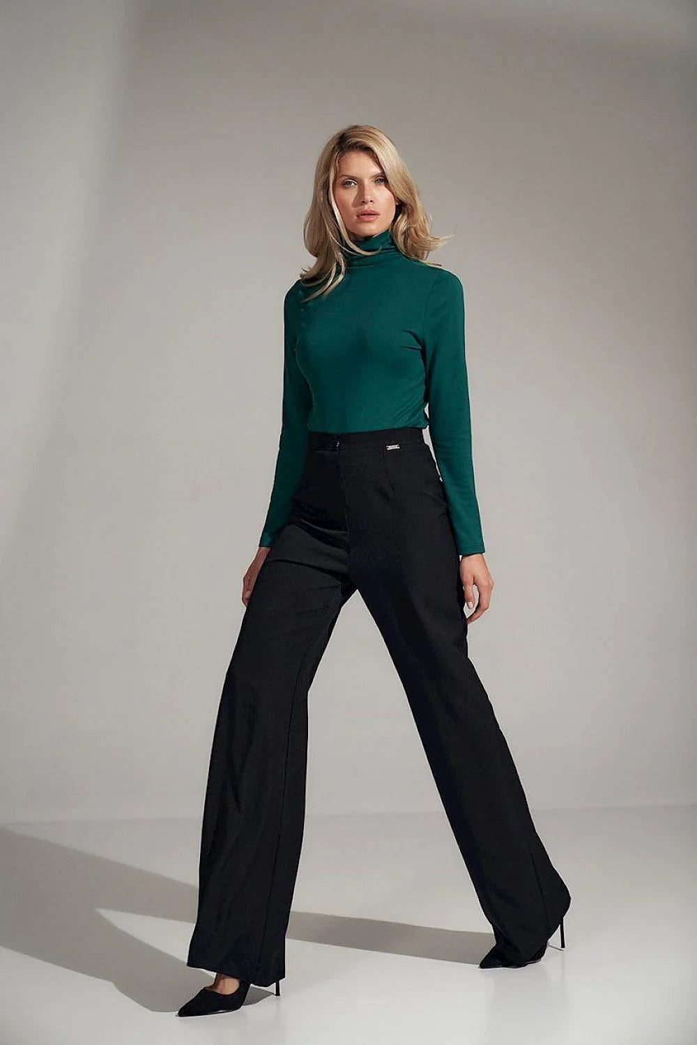 Pantalon femme taille haute polyester noir élégant coupe évasée automne hiver silhouette élancée confort