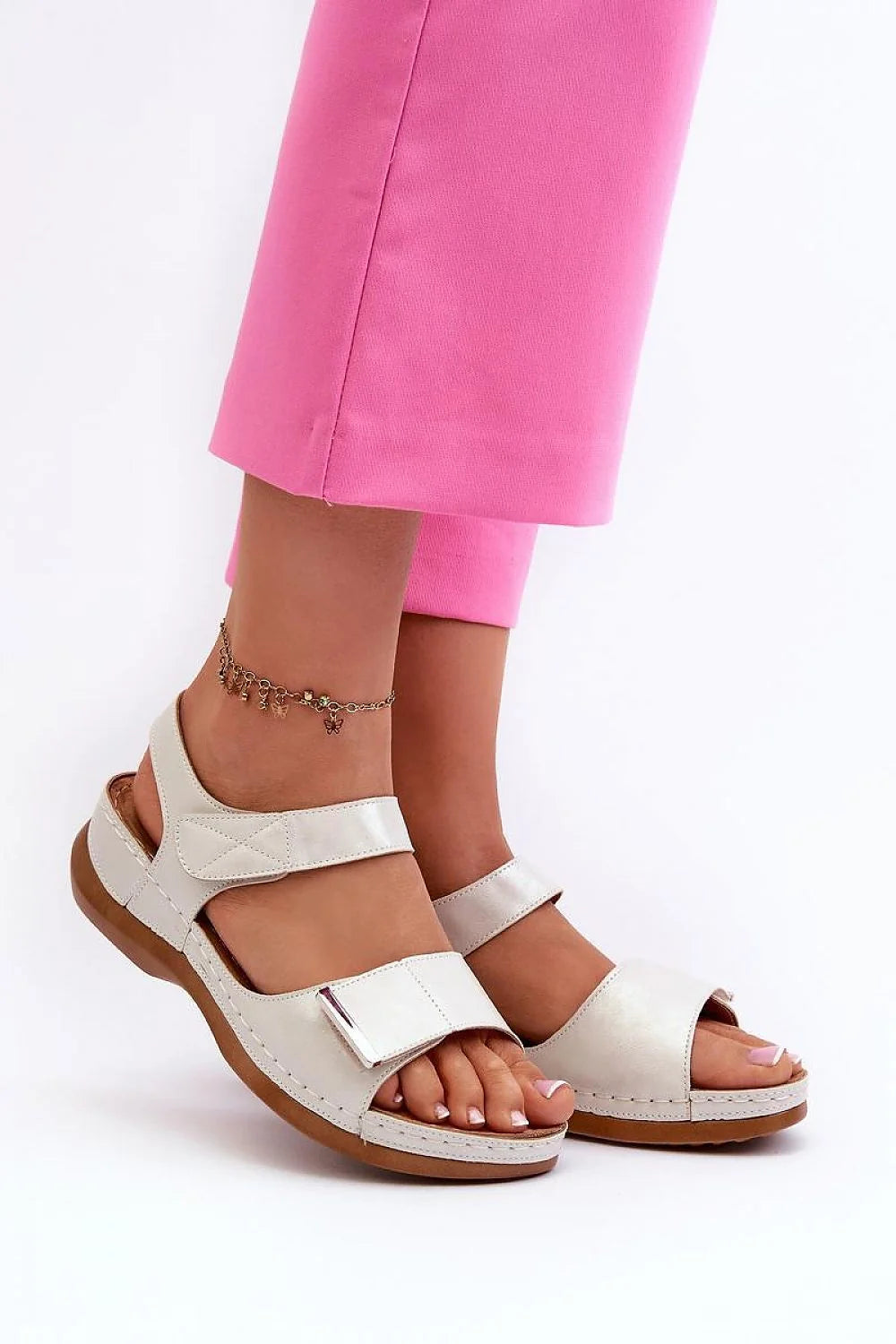 Sandales femmes style moderne élégant cuir artificiel beige semelle marron Velcro fermeture confortable