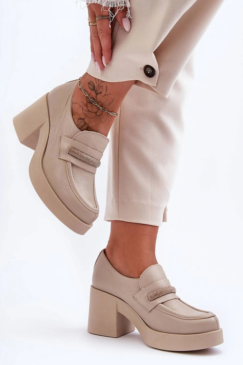 mocassins femme beige cuir naturel talon bloc plateforme légère bout carré épuré grainé texturé bride strass slipon confort