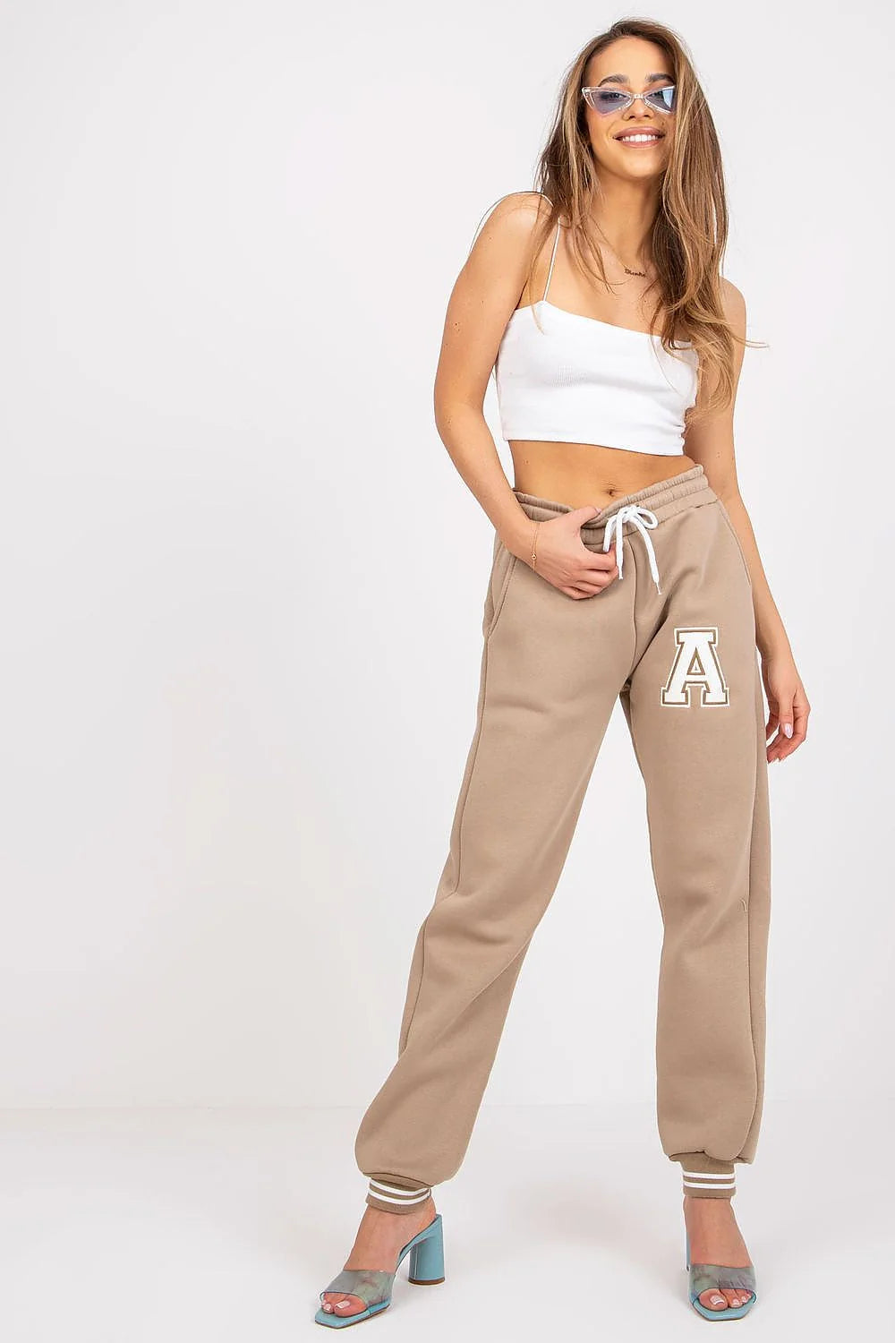 Survêtement coordonné femme verte éclatante crop top spaghetti pantalon taille élastique confortable style moderne décontracté occasion quotidienne