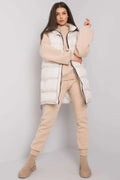 Veste doudoune, sweatshirt et pantalons jogging pour femme en beige, style casual chic, matières polyester et coton, occasion automne-hiver, taille S/M