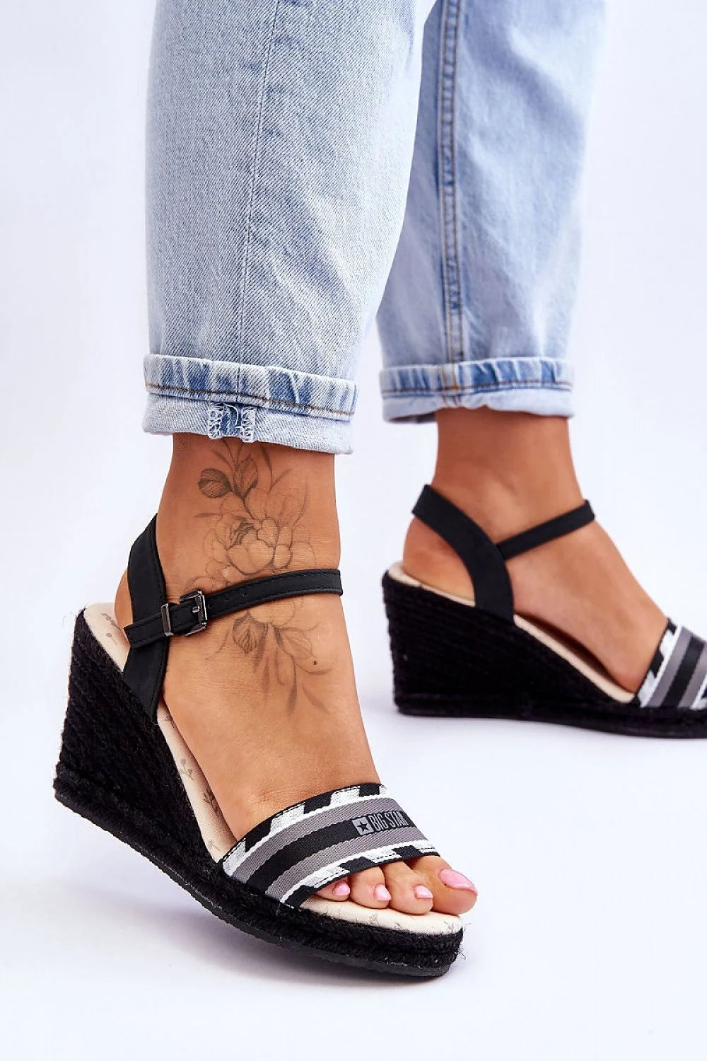 sandales compensées femme noir rayées blanc simili cuir bride cheville boucle métallique talon haut plateforme corde tressée semelle antidérapante épuré