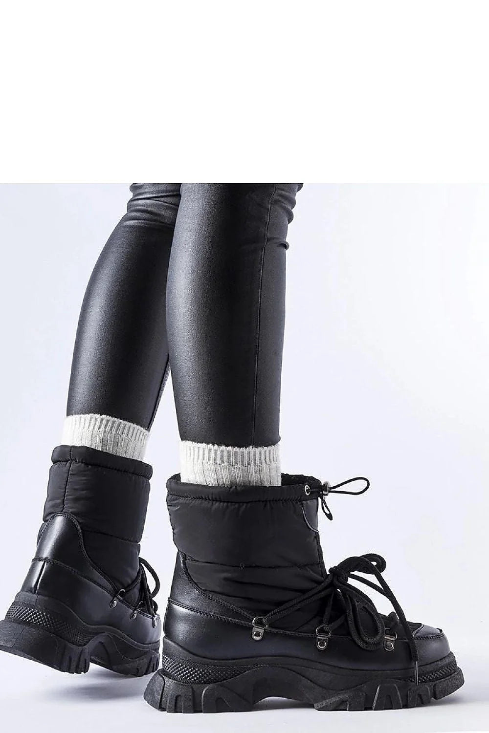Bottes de neige pour femmes design moderne montantes doublées cuir synthétique nylon semelle caoutchouc noir métal argenté lacets double