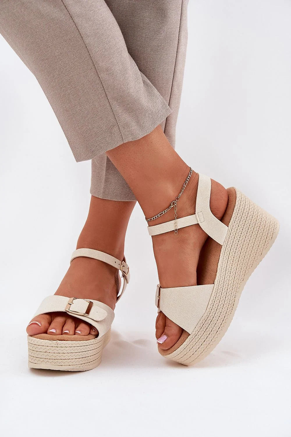 Sandales compensées pour femmes en suédine eco-friendly style moderne Summer beige crème élégance confort