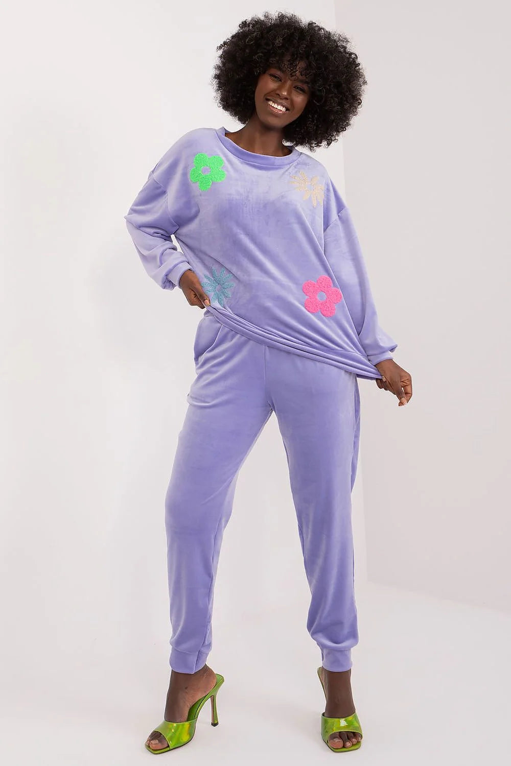 Ensemble décontracté pour femmes en velours violet pastel motif floral brodé manches longues coupe droite