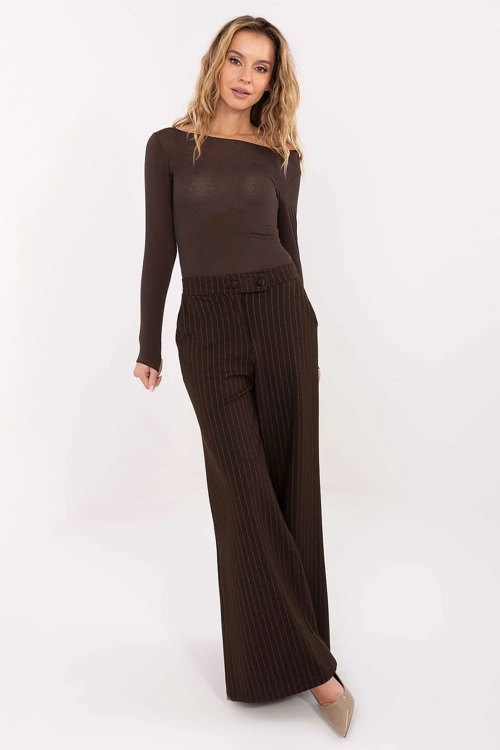 chemisier femme manches longues coupe slim asymétrique épaule dénudée col bateau marron chocolat maille fine cachemire viscose extensible