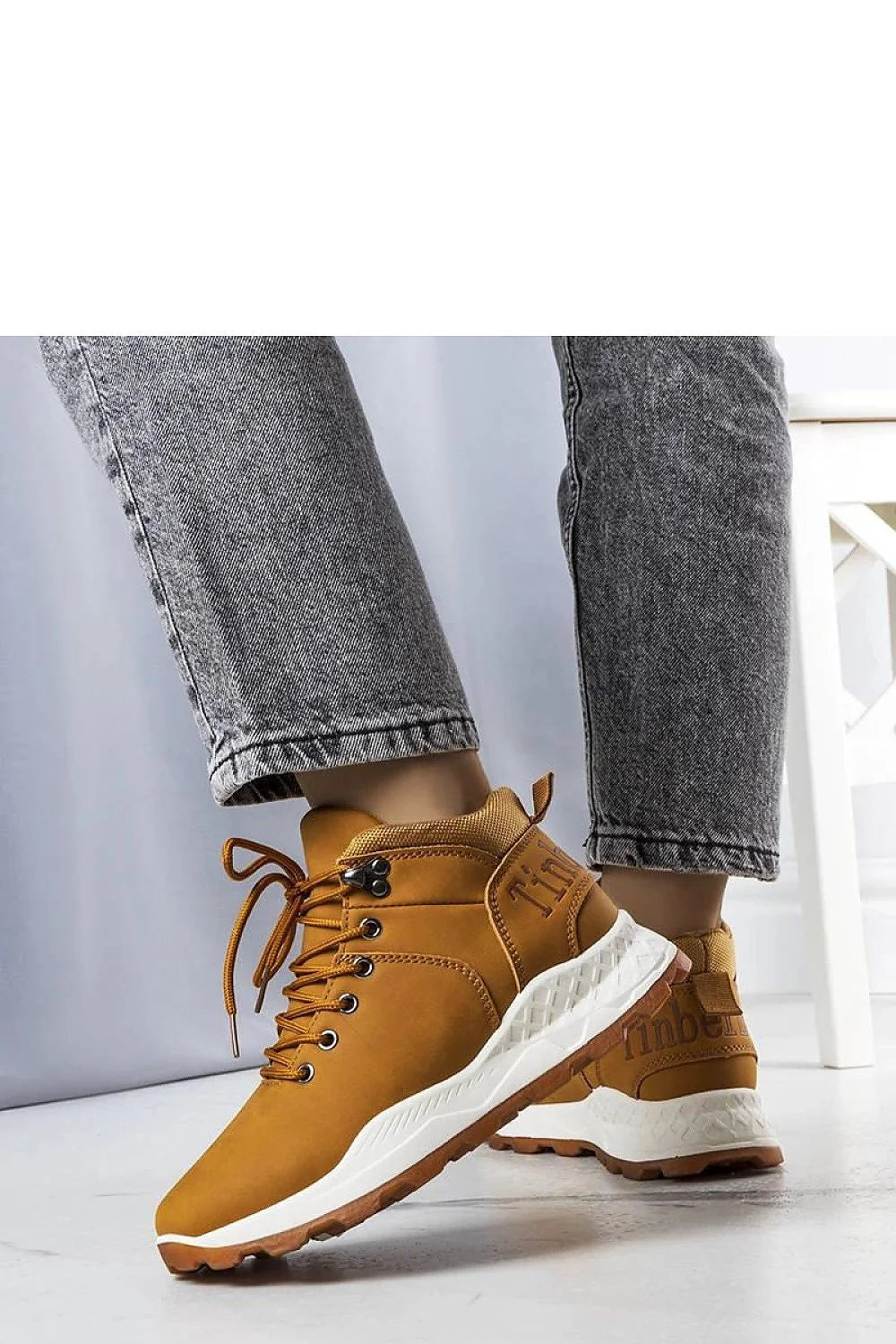 bottines trappeur femmes suédine camel effet nubuck synthétique montante col rembourré huit oeillets métalliques semelle blanche