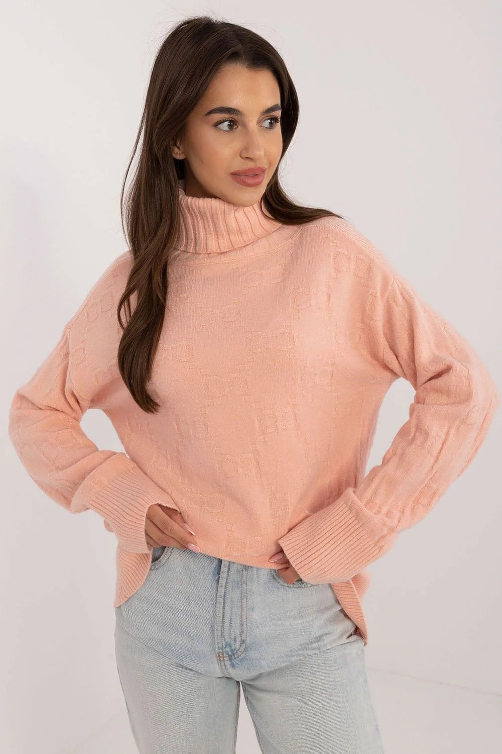 Pull femme col roulé coupe ajustée manches longues maille côtelée rose pêche matériaux doux et durables