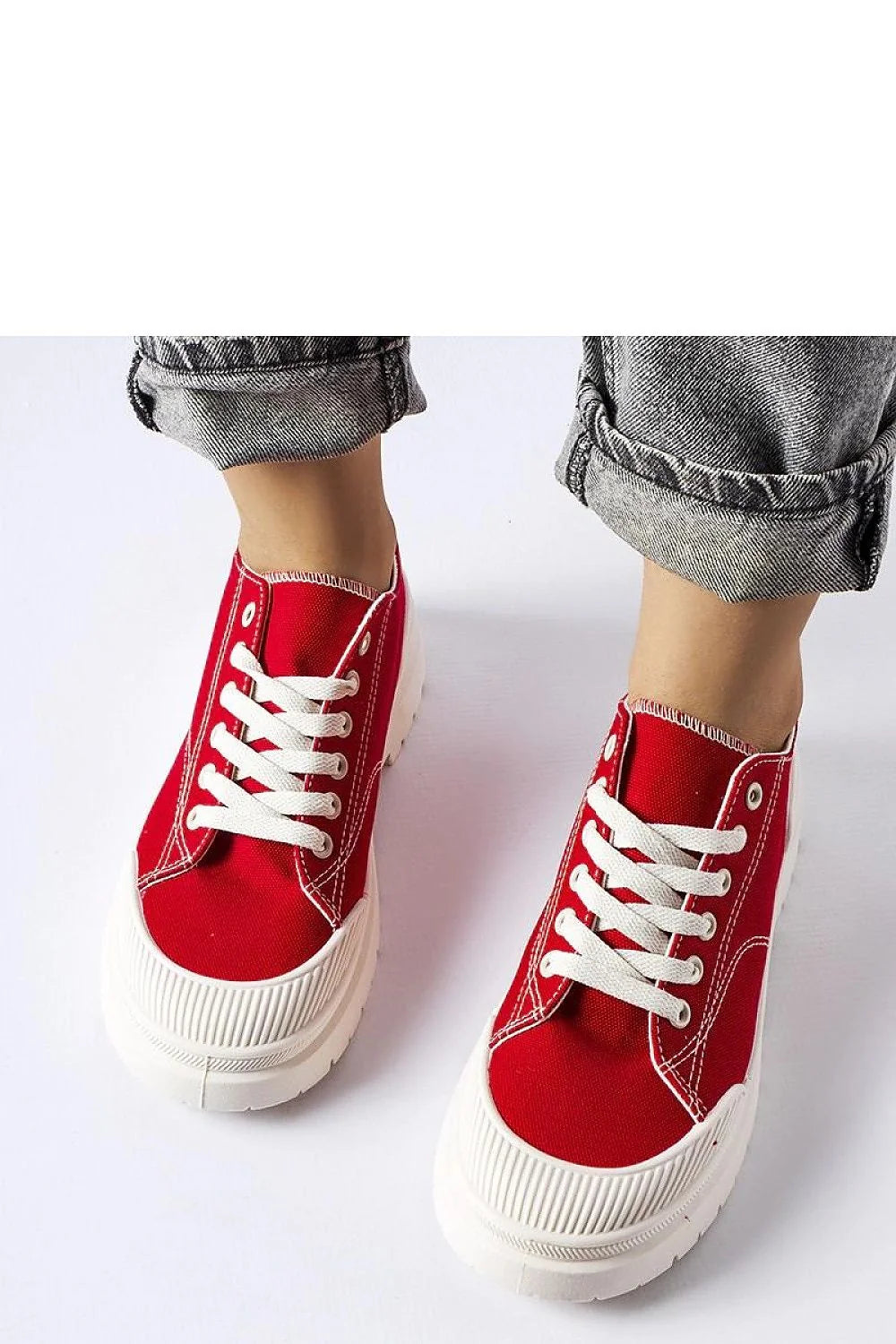 Baskets femmes rouge vif design moderne casual lacets blancs semelle caoutchouc motifs gaufrés confort durabilité