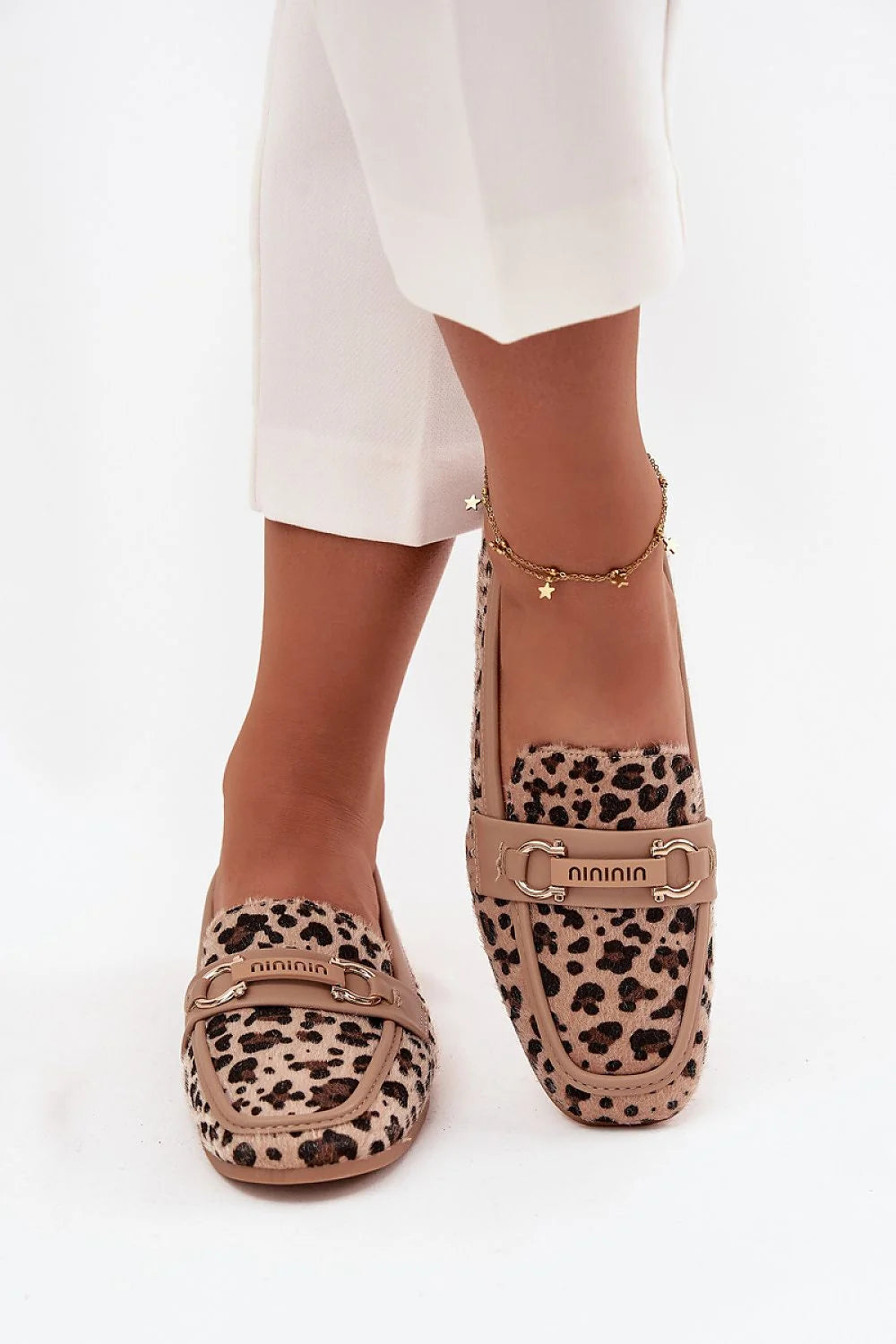 mocassins femme imprimé léopard beige noir effet pony poils bordures cuir synthétique taupe bout carré arrondi mors doré horsebit slipon