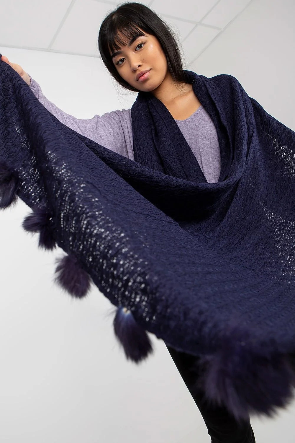 écharpe longue ajourée pompons décoratifs hiver féminine élégante moderne chic chaude douce volumineuse 206cm tricotée acrylique enveloppante confortable