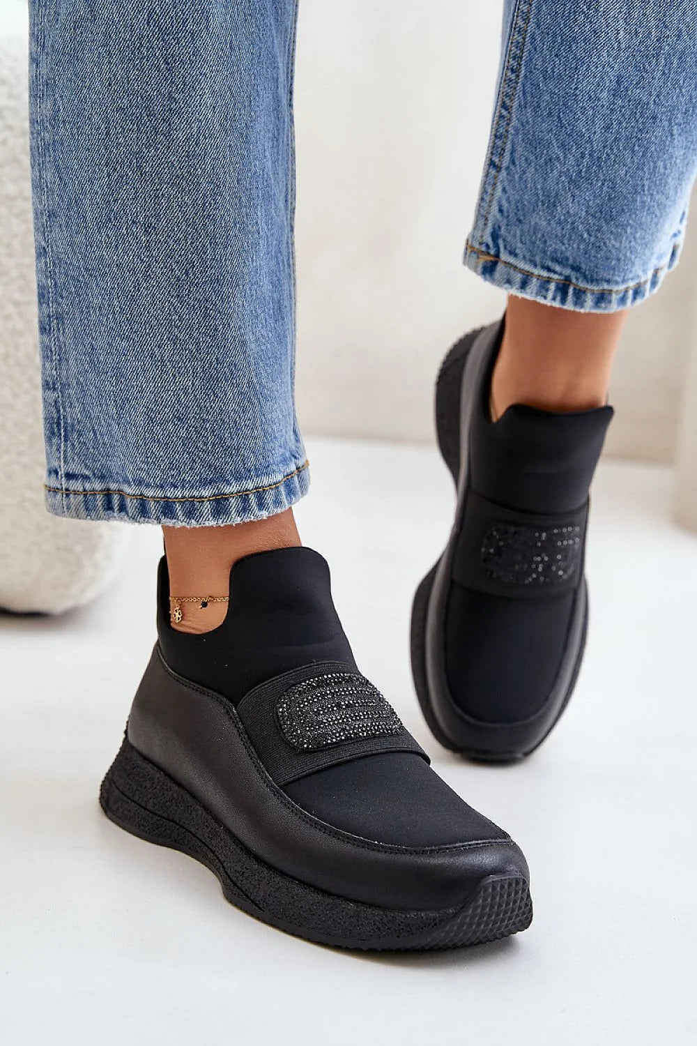 Chaussures de sport modernes pour femmes en cuir naturel et tissu, plateforme 2.5 cm, style épuré, élastique avec paillettes noires