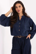blouse cropped bleu marine velours côtelé col officier patte boutonnage boutons imitation bois manches bouffantes poignets élastiqués raccourcie taille haute