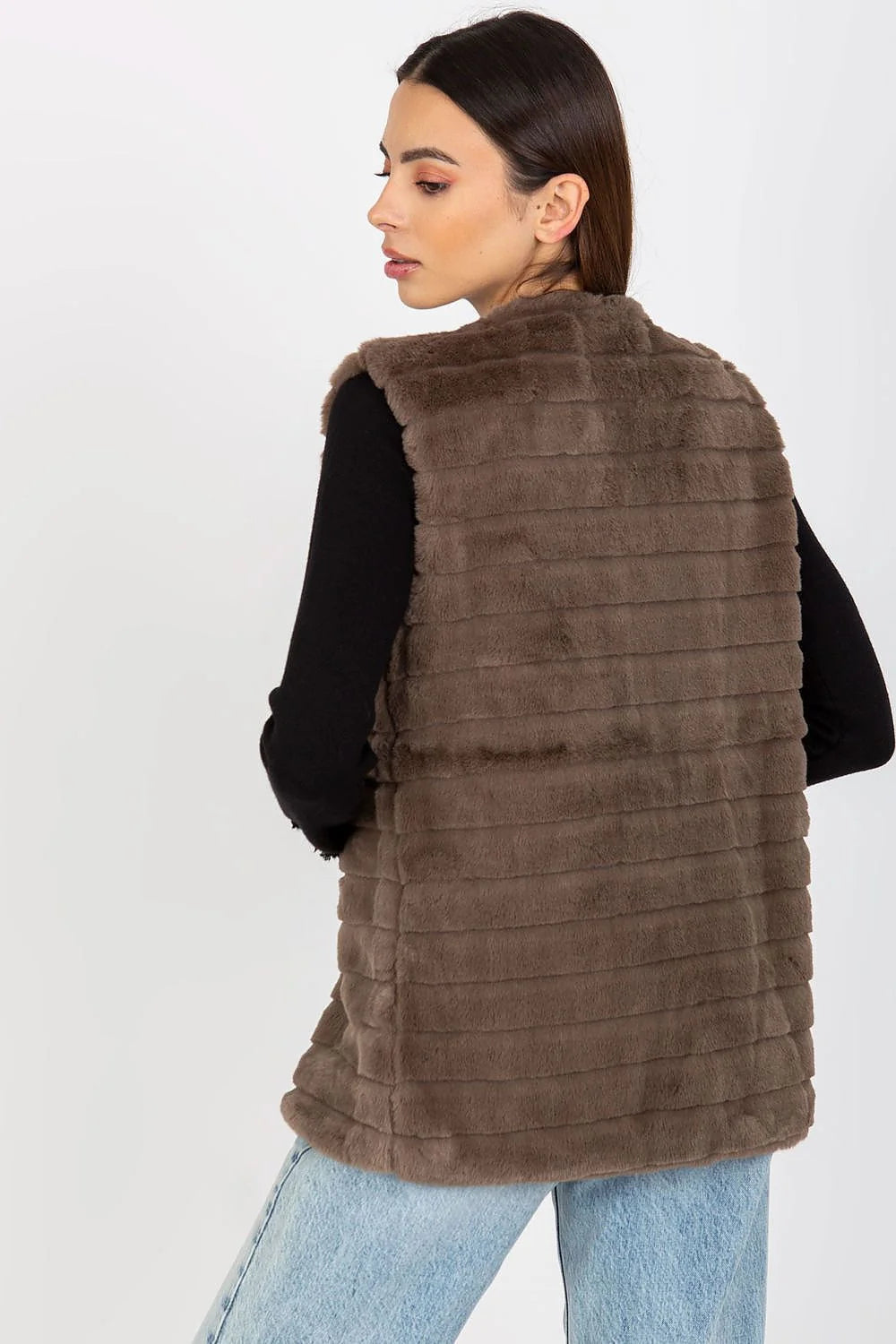 Gilet pour femme sans manches en fourrure imitation élégant couleur brun terreux texture douce et luxueuse mode automne hiver